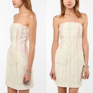 Urban Outfitters 》 Ivory Linen Strapless Dress